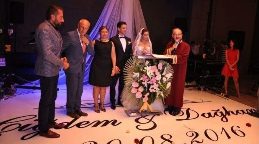 Tuzcuların Mutlu G&uuml;n&uuml;ne Siyaset&ccedil;i Akını