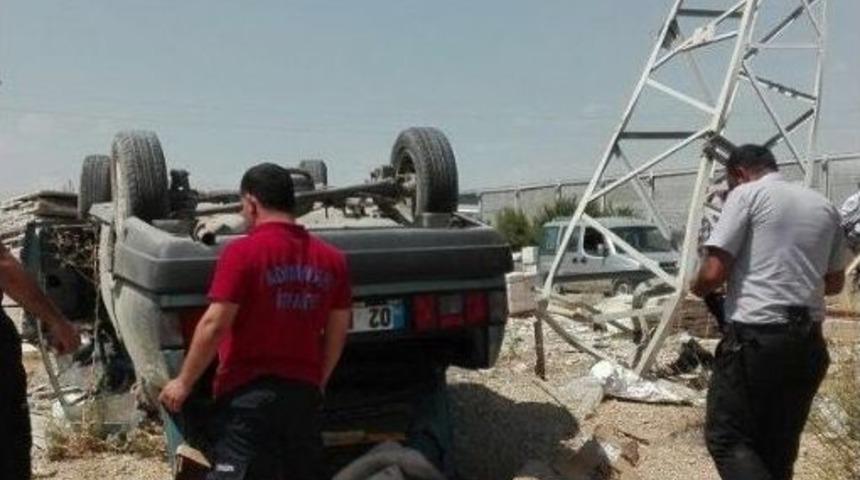 Otomobil Y&uuml;ksek Gerilim Hattı Direğine &Ccedil;arptı