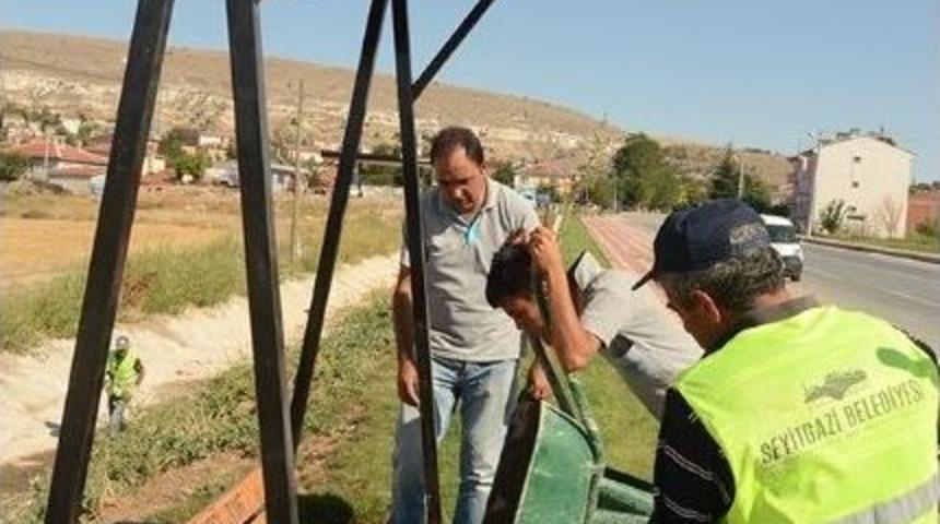 Seyitgazi&rsquo;de Kamelyalı Bankların Kurulumu Başladı