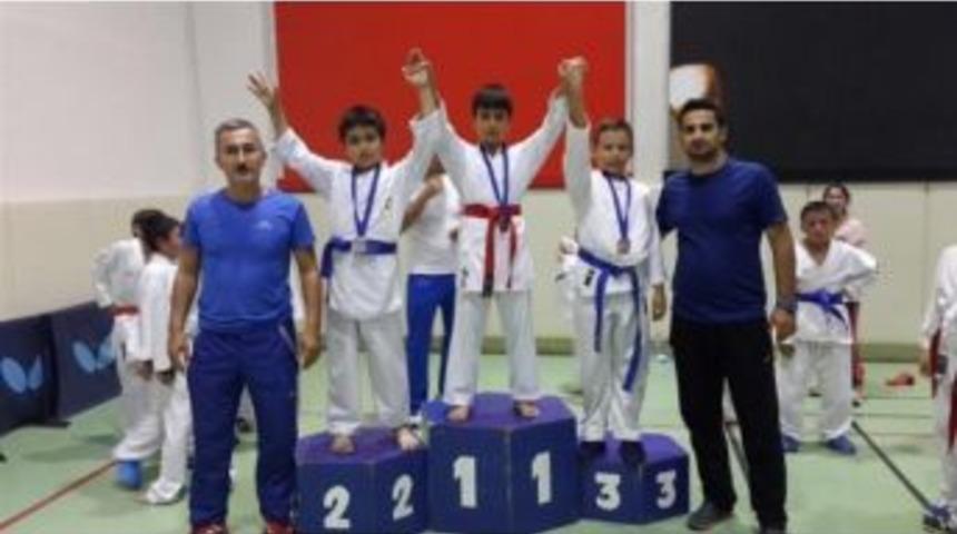 Bartın&rsquo;a Karatede 4 Madalya