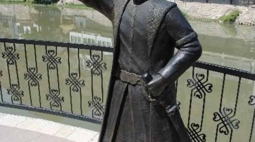 Selfieci Şehzade Yine Telefonsuz Kaldı