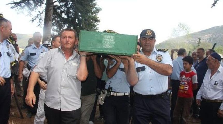 Emekli Emniyet M&uuml;d&uuml;r&uuml; Toprağa Verildi