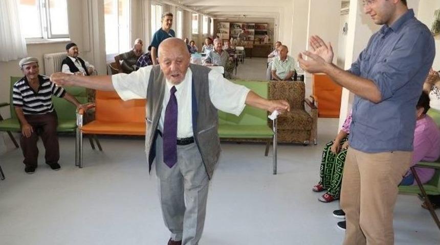 Ağustos Doğumlu Huzurevi Sakinlerine S&uuml;rpriz