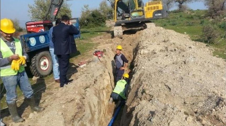 İki Y&uuml;z Metre Derinden Sondaj A&ccedil;tılar Su Sıkıntısını Giderdiler