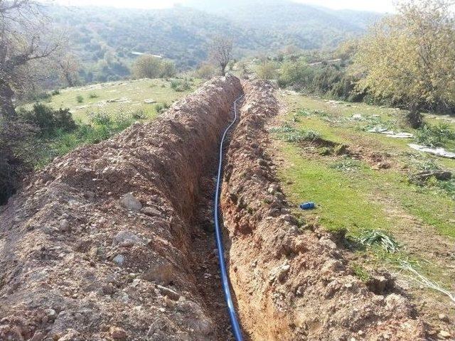 İki Yüz Metre Derinden Sondaj Açtılar Su Sıkıntısını Giderdiler