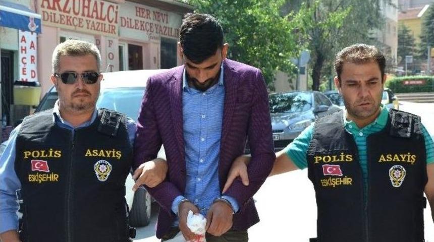 Kendini Polis Olarak Tanıtan Dolandırıcı Su&ccedil;&uuml;st&uuml; Yakalandı