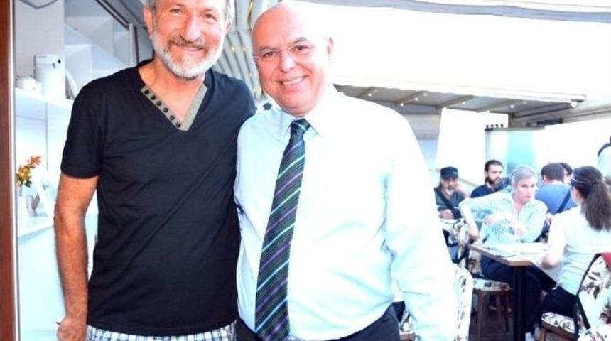 Başkan Eşkinat &Ccedil;alıştay Sanat&ccedil;ılarını Yemekte Ağırladı