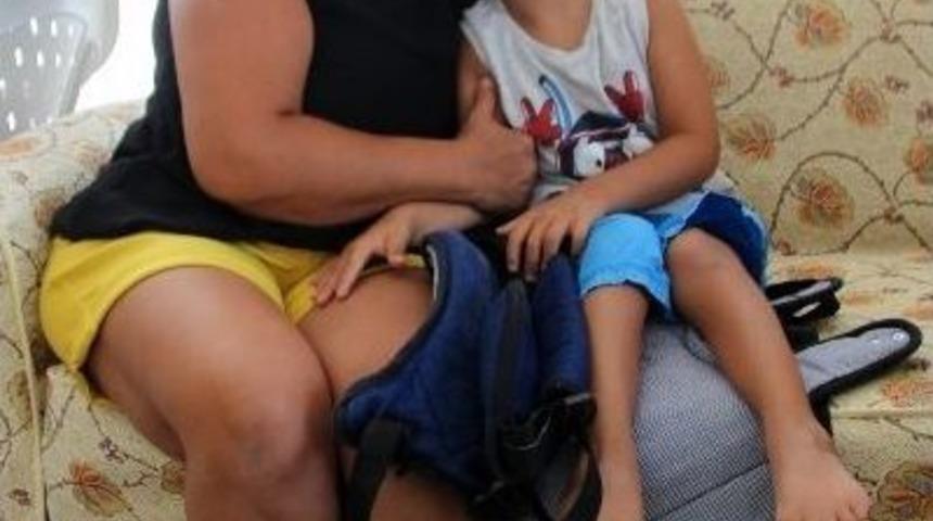 Modelist Anne Engelli Oğlunun İlk Adımı İ&ccedil;in Aparat Yaptı