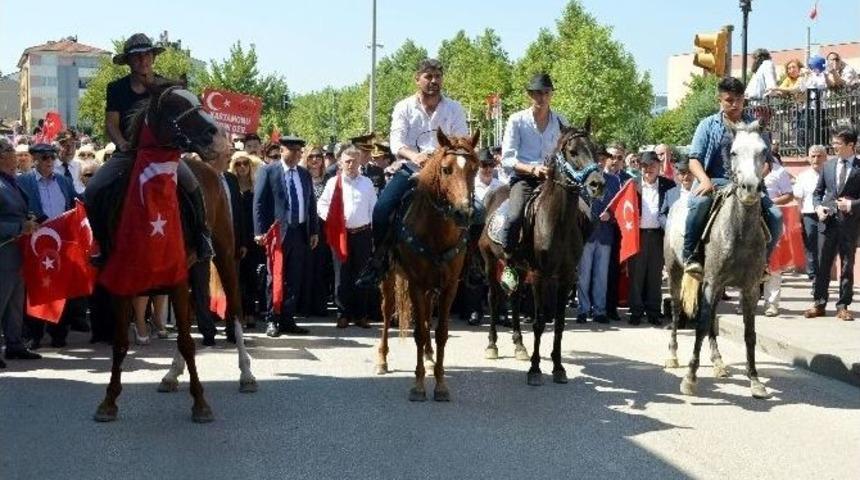 Şapka Ve Kıyafet İnkılabı Kutlamaları, Kortej Y&uuml;r&uuml;y&uuml;ş&uuml;yle Başladı