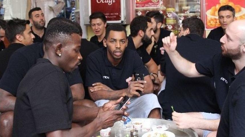 Muratbey Uşak Basketbol Takımı Hazırlıklarına Devam Ediyor