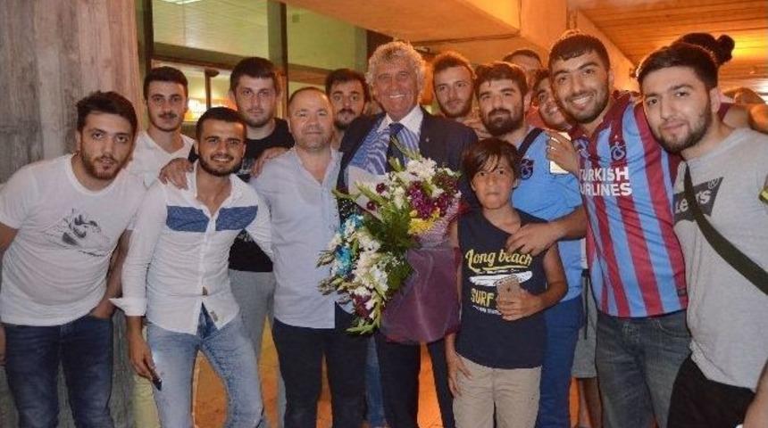Trabzonspor Taraftarı, Bel&ccedil;ikalı Efsane Kaleci Jan Marie Pfaff&rsquo;ı Coşkuyla Karşıladı