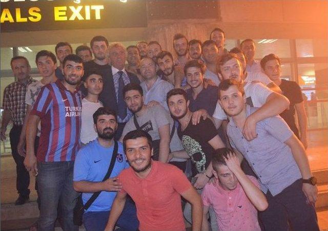 Trabzonspor Taraftarı, Bel&ccedil;ikalı Efsane Kaleci Jan Marie Pfaff&rsquo;ı Coşkuyla Karşıladı 1