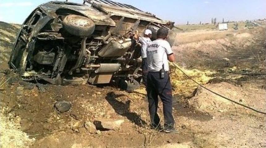 Saman Y&uuml;kl&uuml; Kamyon Alev Aldı