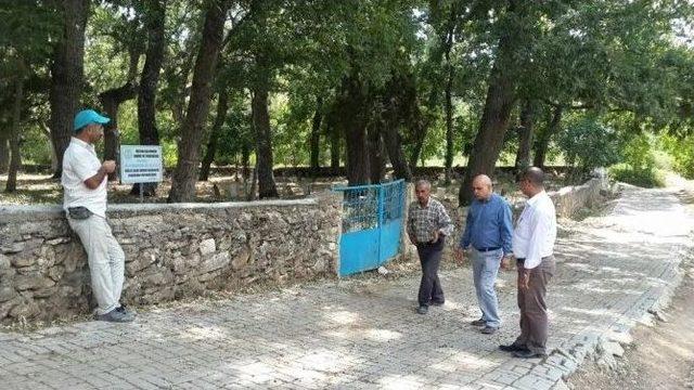 Mezarlık Yolları Bakımdan Ge&ccedil;iyor 1