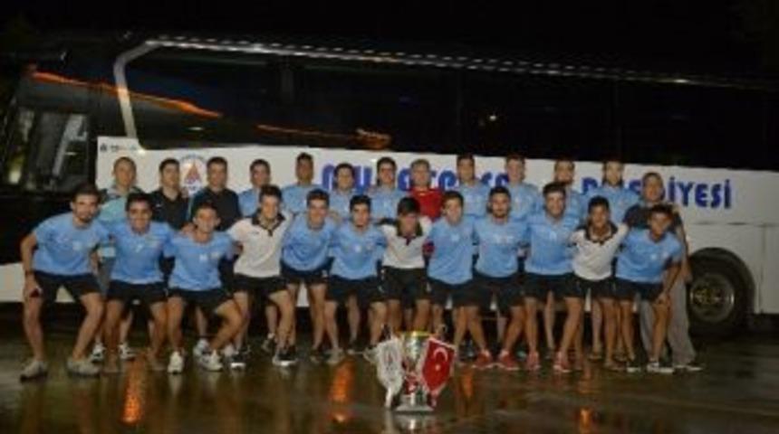 Şampiyon U17&rsquo;ler Fenerbah&ccedil;e&rsquo;yle Dostluk Ma&ccedil;ında