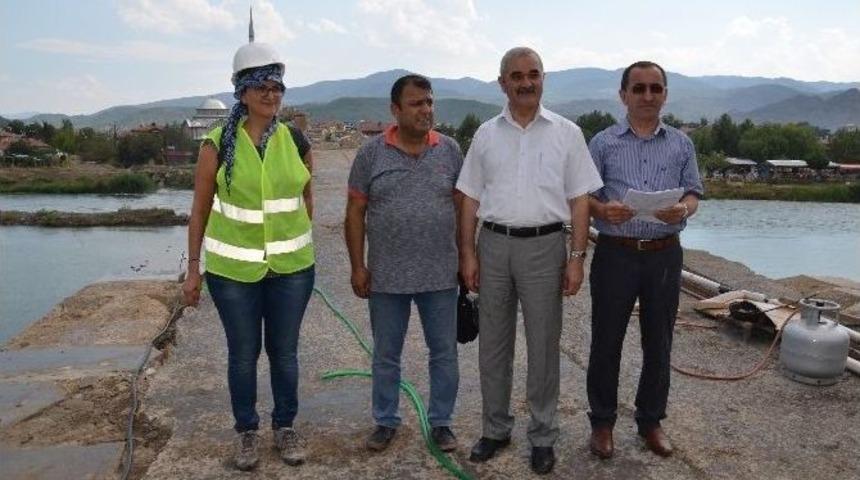 Başkan Karataş Koyunbaba K&ouml;pr&uuml;s&uuml;nde İncelemelerde Bulundu