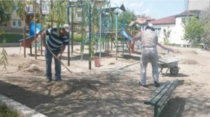 &Ccedil;ocuk Oyun Parkında Bakım Ve Onarım &Ccedil;alışması