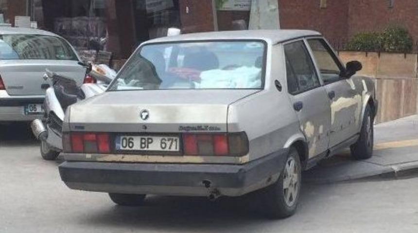 Duyarsız S&uuml;r&uuml;c&uuml; Yanlış Parkla Hem Engellileri Hem De Vatandaşları Zora Soktu