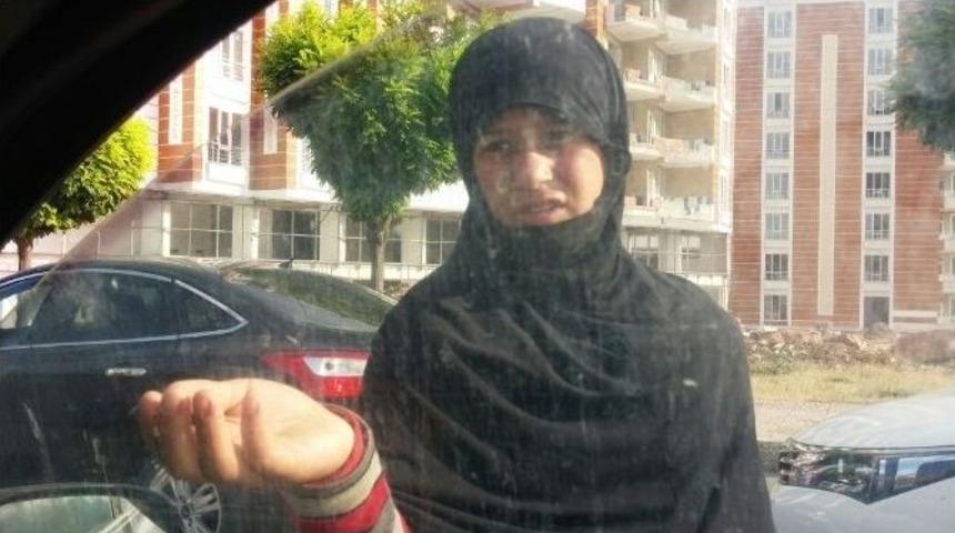 Dilenciler Trafiği Tehlikeye Sokuyor