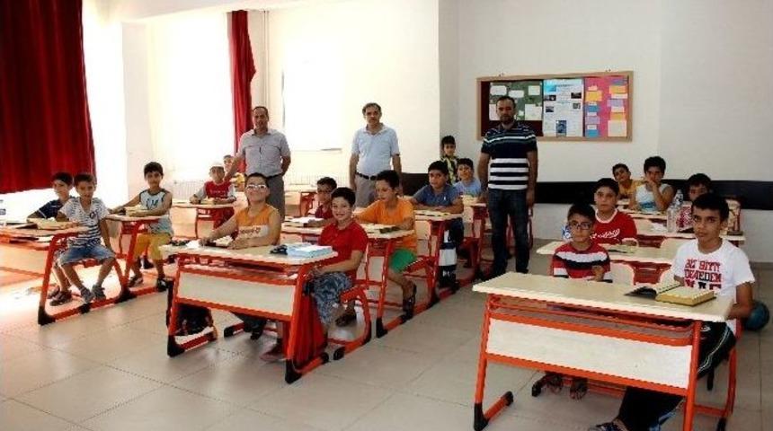 İmam Hatip Ortaokulu&rsquo;nda Hafızlar Yetiştiriliyor