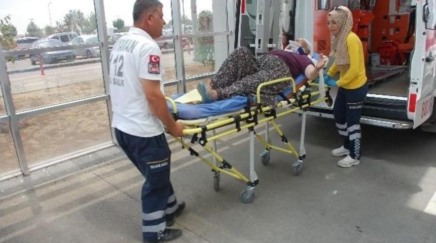 Otomobil İle Kamyonet &Ccedil;arpıştı: 3 Yaralı