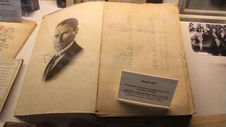 Osmanlıca Nutuk’un Sergilendiği Galeri Büyük İlgi Görüyor