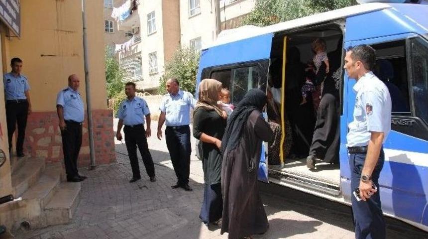 Zabıtadan Seyyar Satıcı Ve Dilencilere Ge&ccedil;it Yok