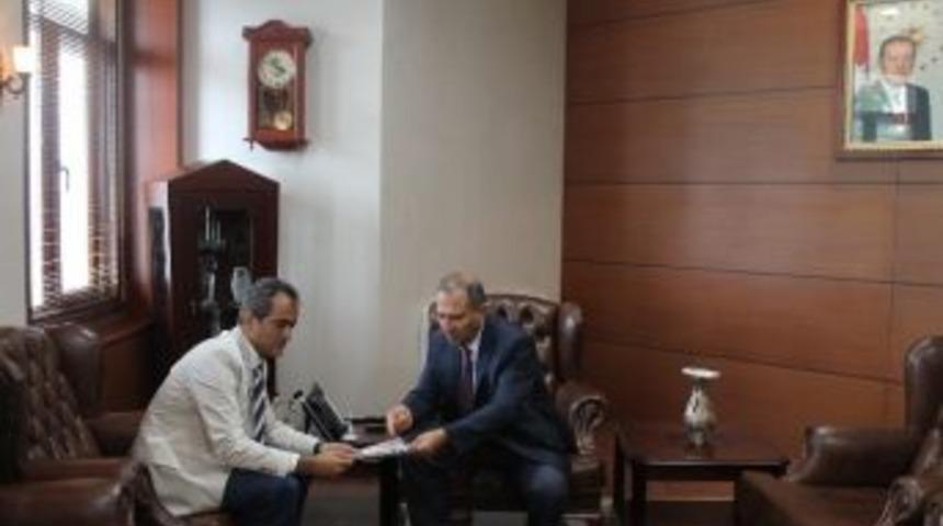 Rekt&ouml;r &Ouml;zer, Vali Kaban&rsquo;a &Uuml;niversiteye Devredilen Alandaki Projeyi Anlattı