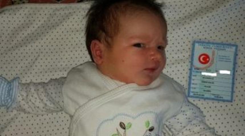 Akyazı&rsquo;da Yeni Doğan Bebek, Kahraman &Ouml;mer Halisdemir&rsquo;in Adını Taşıyacak
