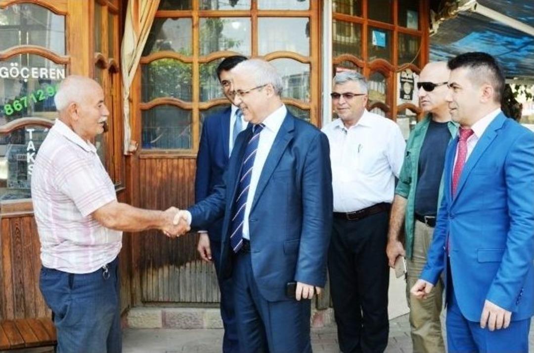 Manisa Valisi G&uuml;ven&ccedil;er, Sarıg&ouml;l&rsquo;de Vatandaşlarla Buluştu