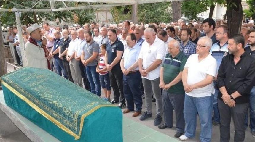 Eski M&uuml;fettiş Dualarla Defnedildi