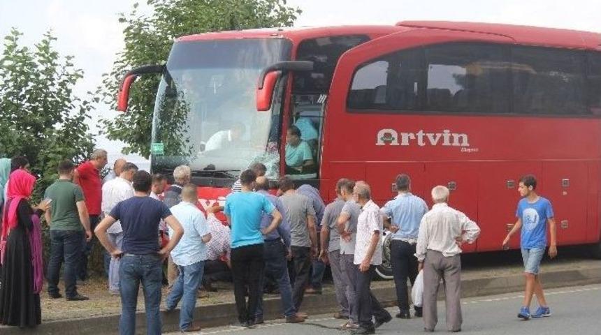 Rize&rsquo;de Trafik Kazası: 4 Yaralı