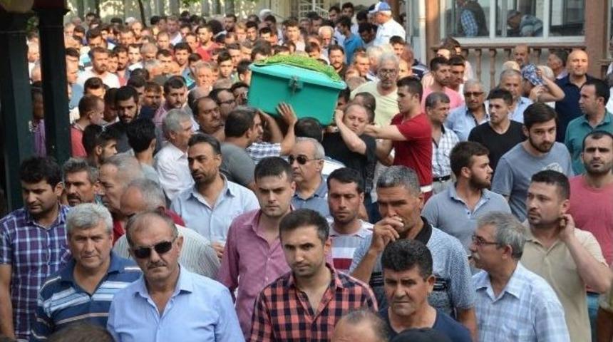 D&uuml;ğ&uuml;n&uuml;ne 2 G&uuml;n Kala Kazada &Ouml;len Gen&ccedil; Toprağa Verildi