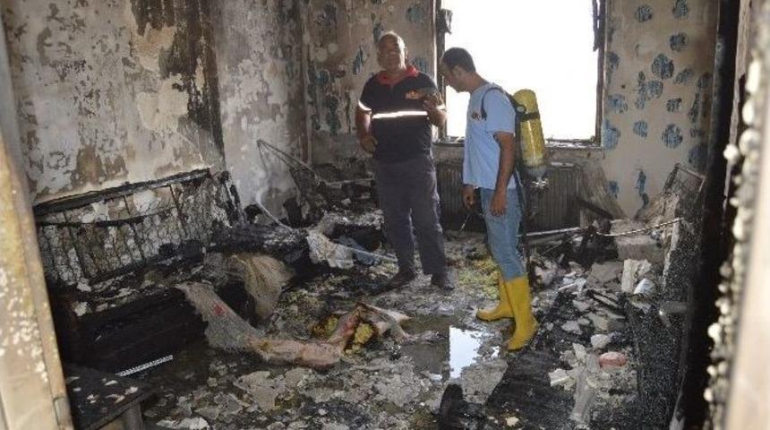 Besni&rsquo;de Psikolojik Sorunları Olan Kişi Yaşadığı Evi Yaktı