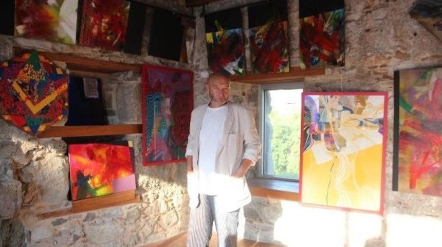 Romanya&rsquo;dan Oğlunun Tedavisi İ&ccedil;in Geldi, Sergi A&ccedil;maya Karar Verdi