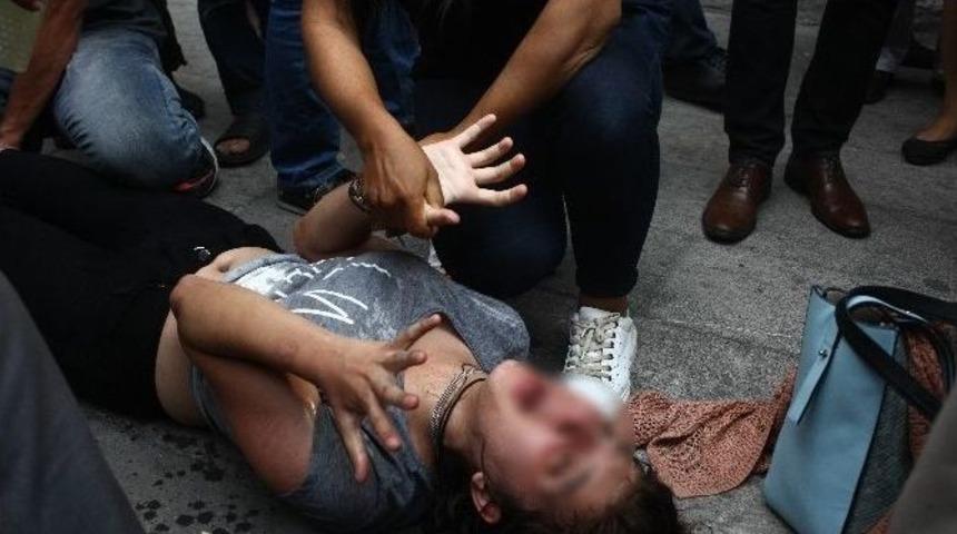 Kriz Ge&ccedil;iren Kız Arkadaşının Suratına Şişe Fırlatıp "&ouml;l" Diye Bağırdı