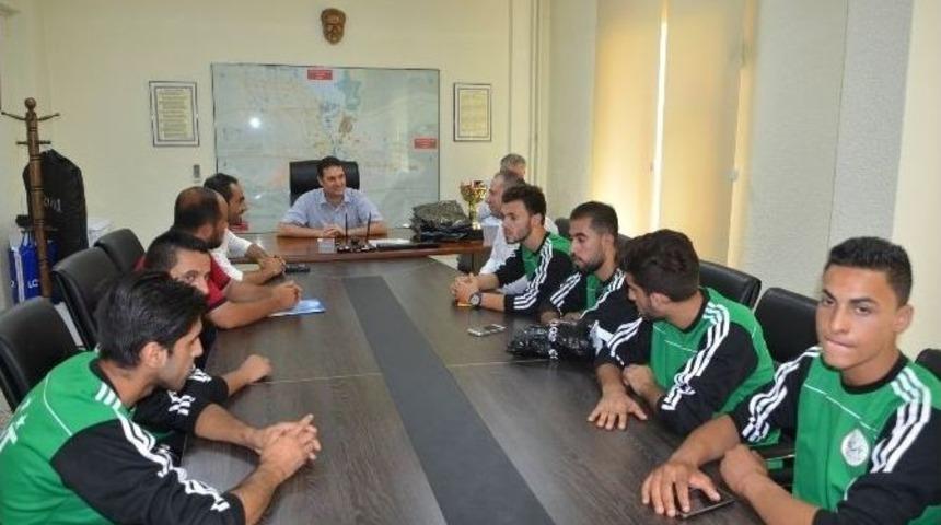 Spor İl M&uuml;d&uuml;r&uuml; Ataşbak, Adana Suriye Futbol Takımını Kabul Etti