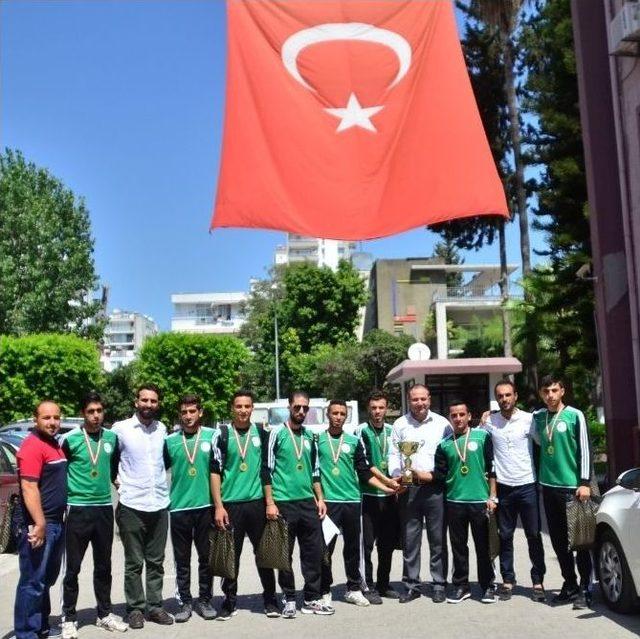 Spor İl Müdürü Ataşbak, Adana Suriye Futbol Takımını Kabul Etti