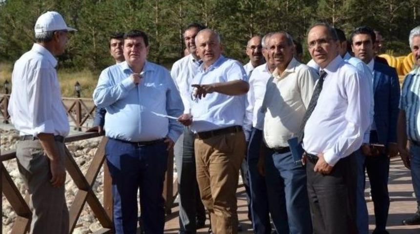 Vali Arslantaş, Ergan Dağı Kayak Merkezinde Y&uuml;r&uuml;t&uuml;len &Ccedil;alışmaları Yerinde İnceledi