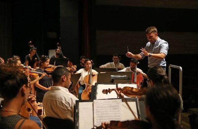 Geleceğin Orkestra Şefleri Karşıyaka’da Yetişiyor