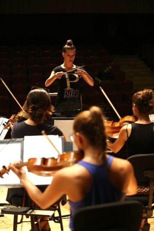 Geleceğin Orkestra Şefleri Karşıyaka’da Yetişiyor