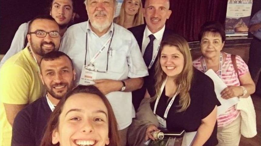 İlber Ortaylı Eczacılara Yol G&ouml;sterdi