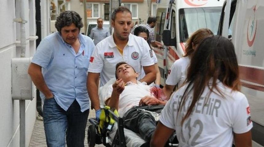 Eskişehir&rsquo;de Bı&ccedil;aklı Kavga: 3 Yaralı