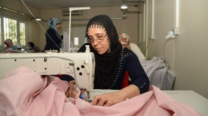 At&ouml;lyelerde Kadınlar &Uuml;retime Başladı