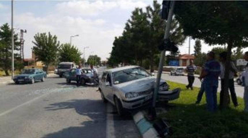Akşehir&rsquo;de Trafik Kazası: 3 Yaralı