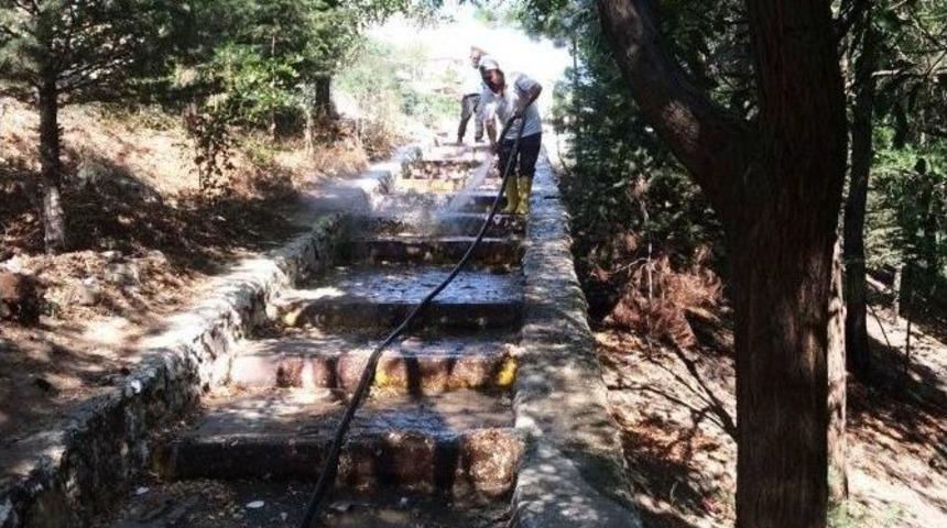 &Ccedil;iftehan K&ouml;y&uuml;nde Temizlik Ve D&uuml;zenleme &Ccedil;alışmaları Yapılıyor