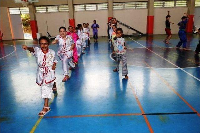 Hem Wushu Yapıyor Hem Eğleniyorlar