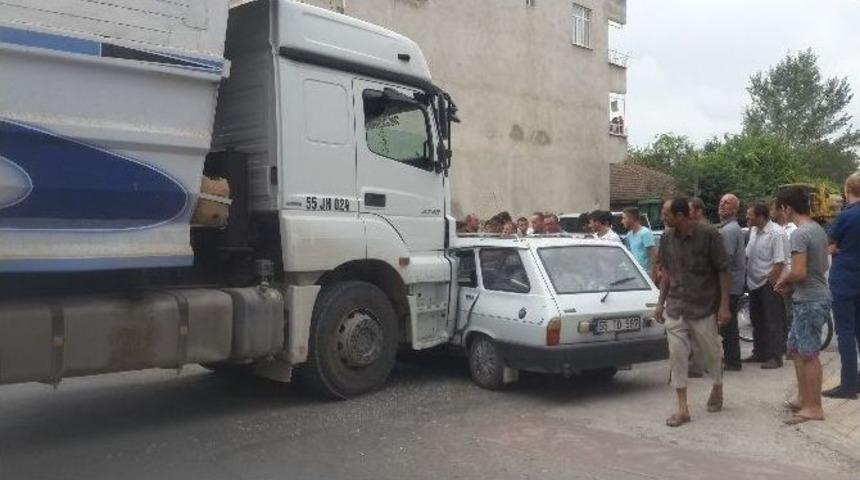 Kamyon İle Otomobil &Ccedil;arpıştı: 1 Yaralı