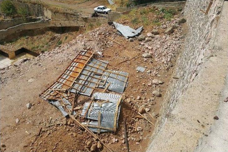 Gümüşhane’de Rüzgar Çatıları Uçurdu G1