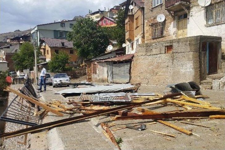 Gümüşhane’de Rüzgar Çatıları Uçurdu G2